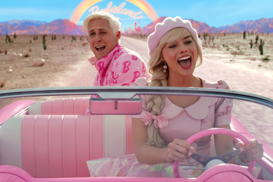 Ryan Gosling (42) als Ken and Margot Robbie (33) als Barbie in einer Szene der Films "Barbie"