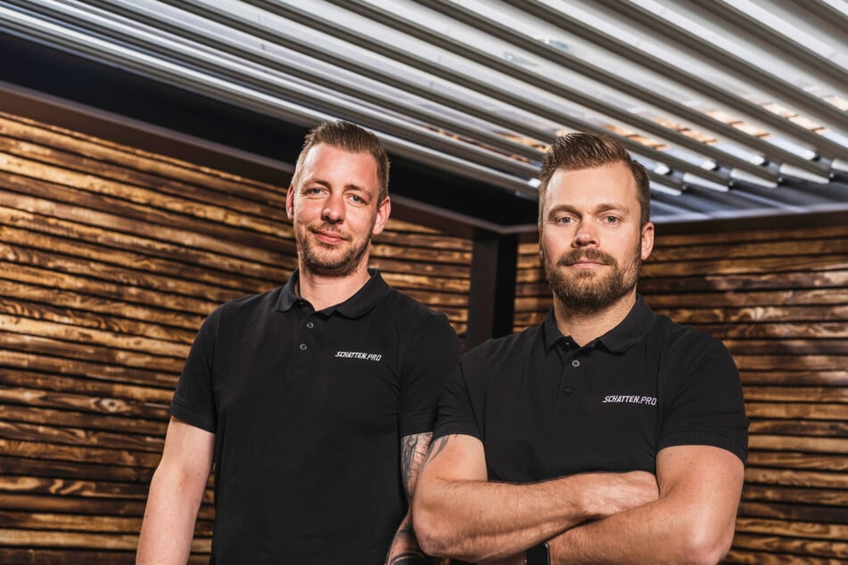 Die Experten Georg Stolle (links) und Martin König von Schatten.Pro bieten Planung, Beratung und Montage langlebiger, wetterfester Überdachungen.