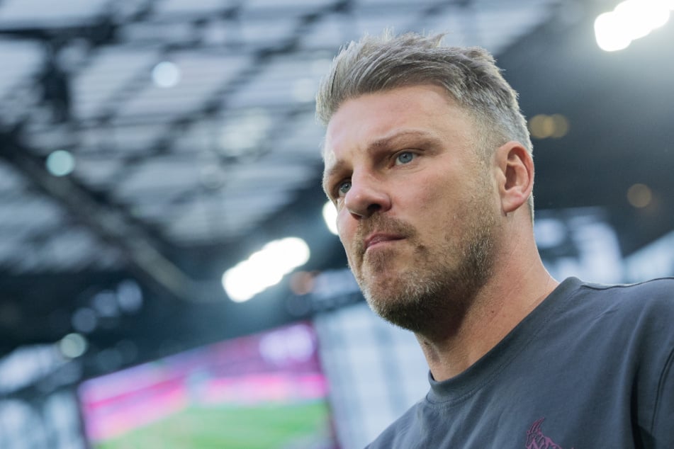 FC-Köln-Trainer Lukas Kwasniok (44) will trotz der Verletzungsseuche positiv bleiben.