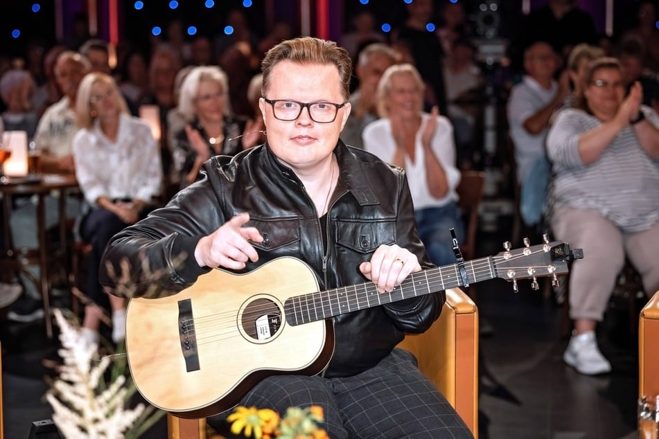Musiker Angelo Kelly (44) war am Freitagabend zu Gast im "Riverboat" und hatte seine Gitarre dabei.
