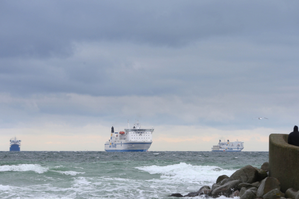 Drei Tage lang üben verschiedene Polizeieinheiten auf einer Ostsee-Fähre den Ernstfall. (Symbolbild)