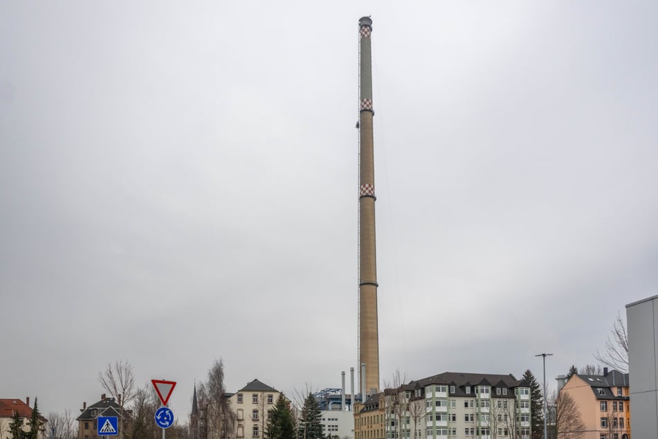 Der Schornstein des Heizkraftwerks Altchemnitz soll abgerissen werden.