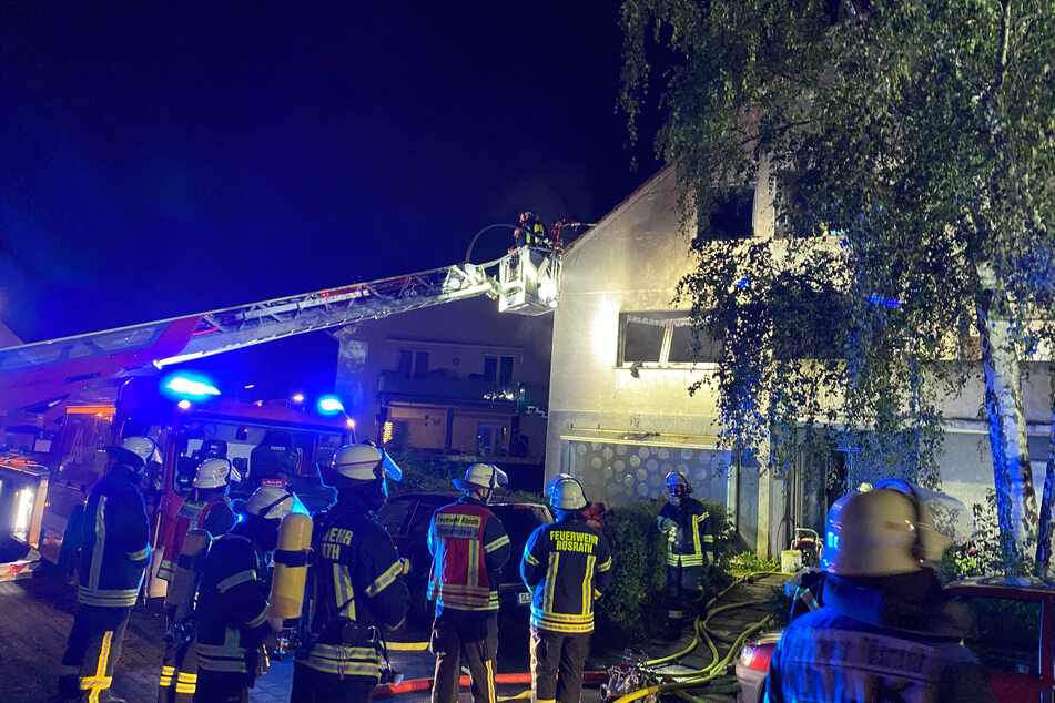 Die Rösrather Feuerwehr war mit einem Großaufgebot vor Ort.