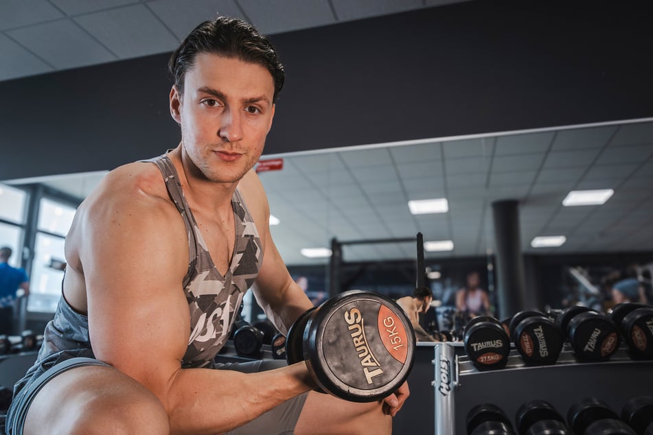 Yul Oeltze (32) ist Profisportler. Für ihn gehören die Supplemente zum Training dazu.