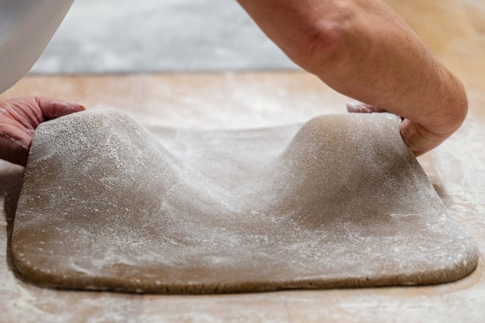 In der Herstellung des Gebäcks steckt viel Handarbeit.