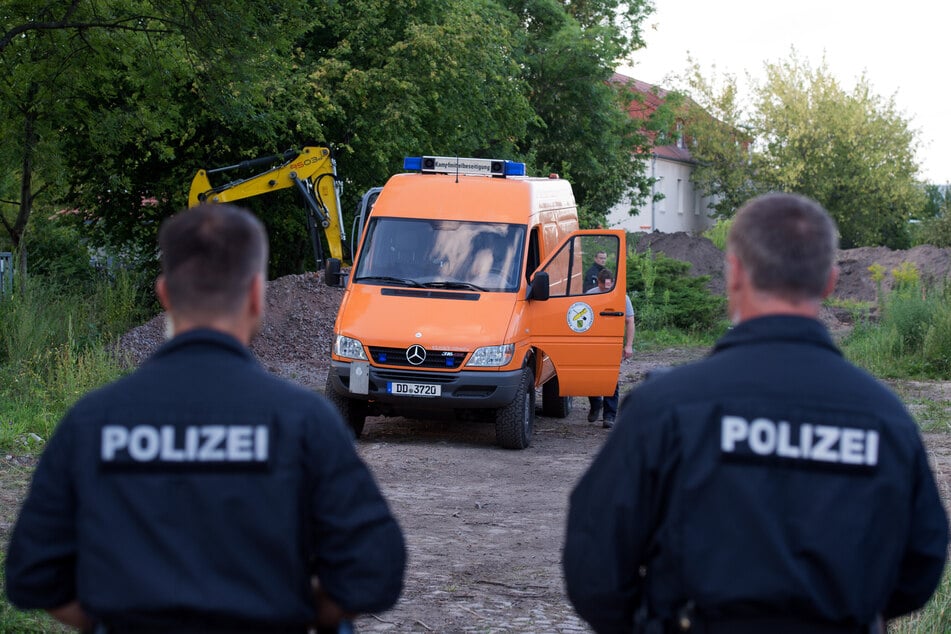 Wird eine Fliegerbombe entdeckt, kommt der Kampfmittelbeseitigungsdienst, wie hier bei einem Fund in Dresden-Reick 2014. (Archivfoto)