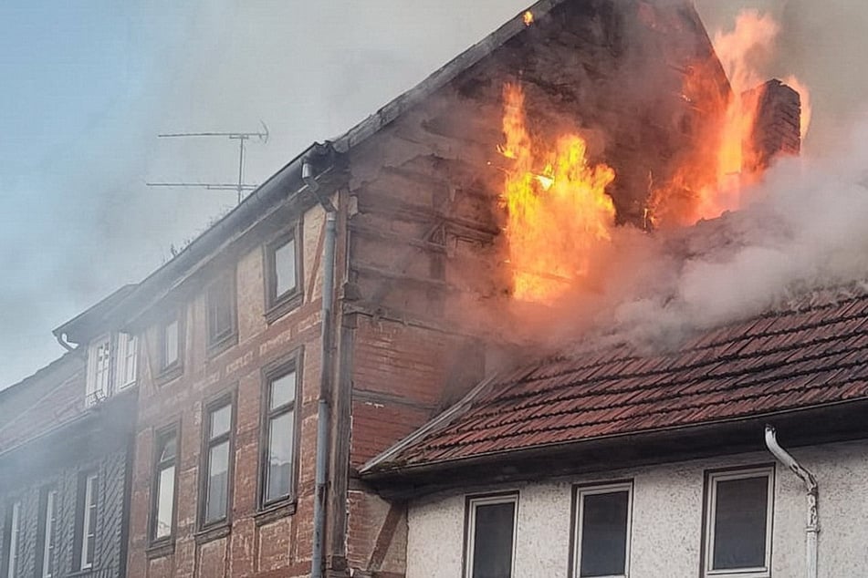 Gebäudebrand in Nordthüringen: Schäden auch an angrenzenden Häusern