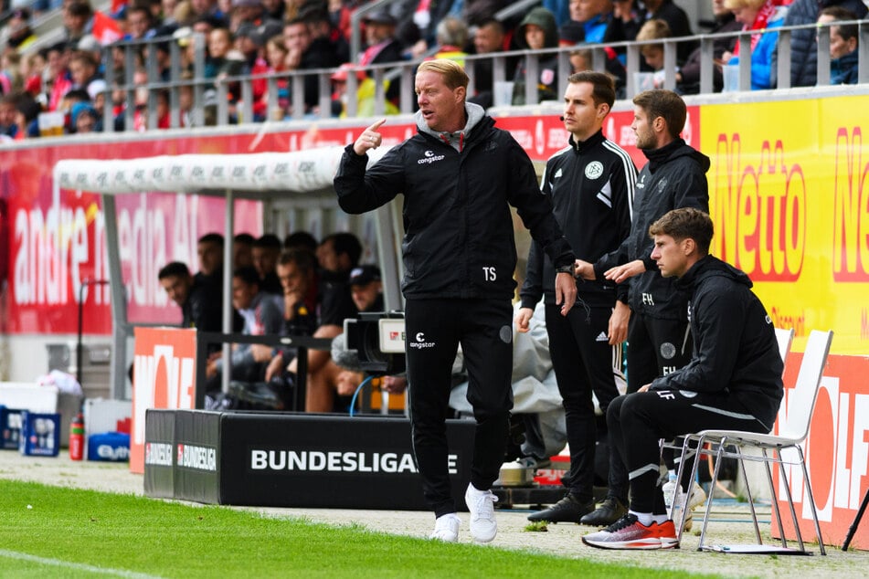 FC-St.-Pauli-Trainer Timo Schultz (45) hat in dieser Saison zu wenig Siege zu verbuchen.