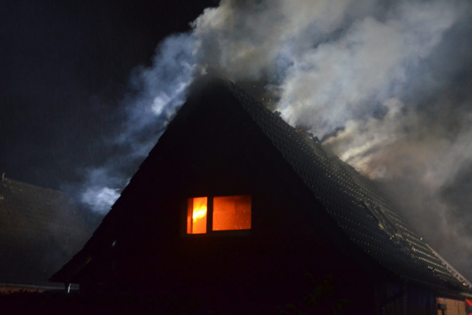In Quickborn ist es in der Nacht zu Mittwoch zu einem Dachstuhlbrand an einem Einfamilienhaus gekommen.