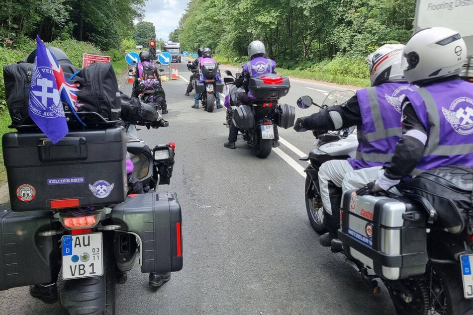 Die Veilchen-Biker haben ihre Fähre nach Belfast mit einer rasanten Aufholjagd durch Schottland gerade noch rechtzeitig erwischt.