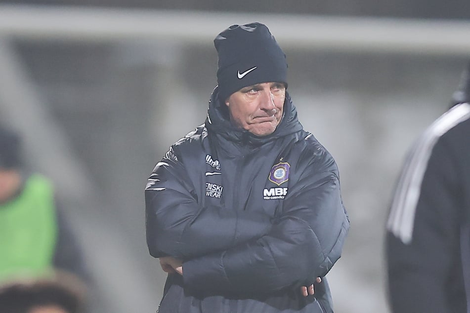 Was für ein bitterer Abend für Aue-Coach Jens Härtel!