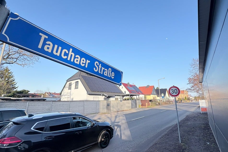 Seit Anfang Dezember gilt auf der Tauchaer Straße in Portitz Tempo 30. Leipzig will dadurch den Weg zur Grundschule Portitz sicherer gestalten.