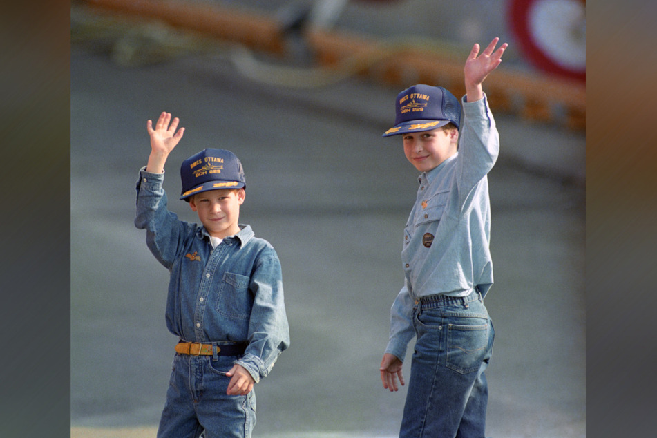 Toronto, Oktober 1991: Großbritanniens Prinz William (damals 9, r.) und sein jüngerer Bruder, Prinz Harry (damals 7).