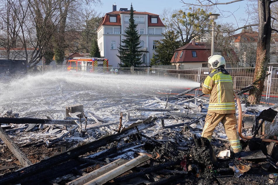 In den Überresten der Baracke an der Caspar-David-Friedrich-Straße fanden Experten Dachplatten mit Asbest.