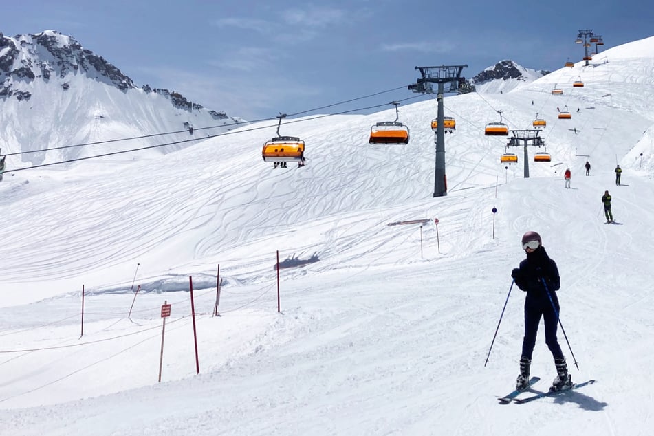 Skifahren sorgt für Hunger - und die Restaurants auf Deutschlands höchstem Berg, der Zugspitze, sind gerüstet. (Symbolbild)