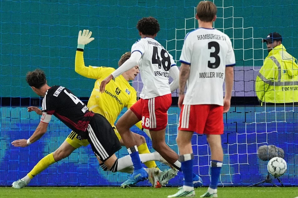 Mit seinem Treffer zum 1:0 für die Frankfurter leitete Koch (30, l.) den Sieg der Hessen ein.