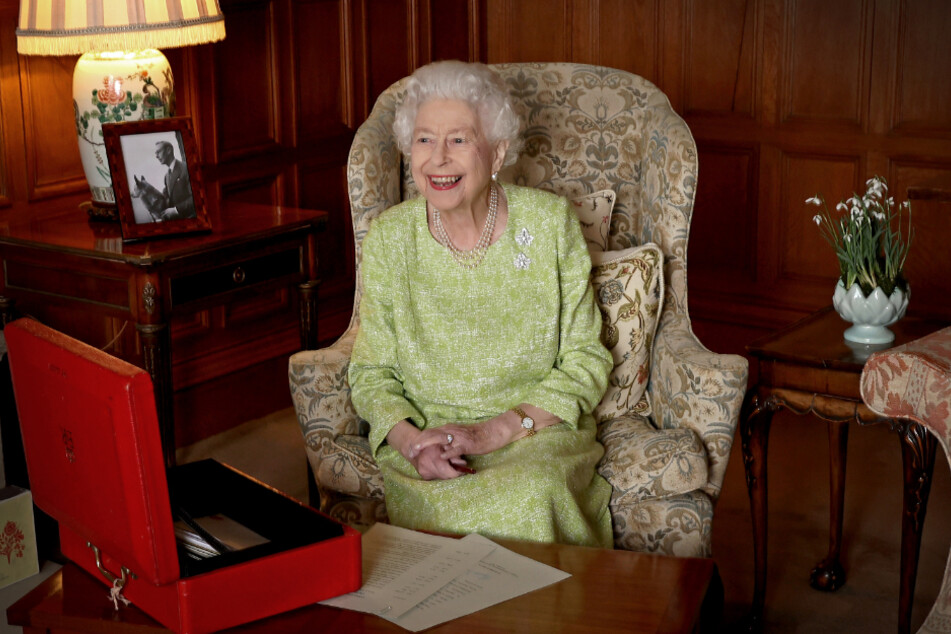 Queen Elizabeth II. (95) ist positiv auf das Coronavirus getestet worden, verspüre allerdings nur milde Symptome.