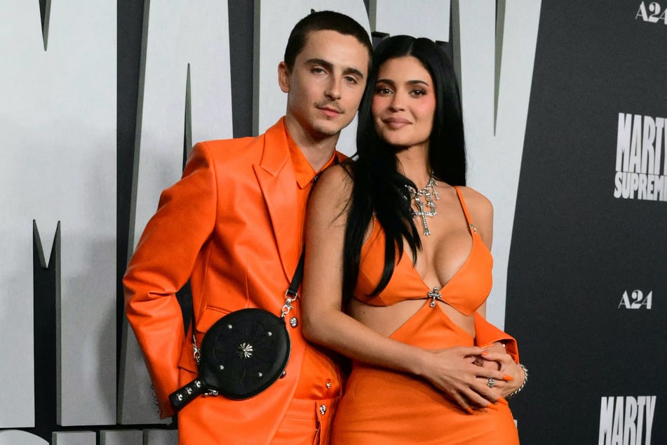 Kylie Jenner (r) and Timothée Chalamet (l) are supposedly keeping a low profile until the 2026 Oscars.