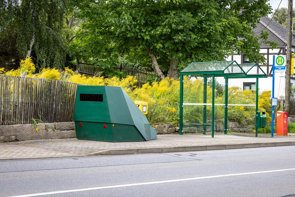 Mobil statt stationär: In Wünschendorf macht ein Superblitzer jetzt Jagd auf Raser.
