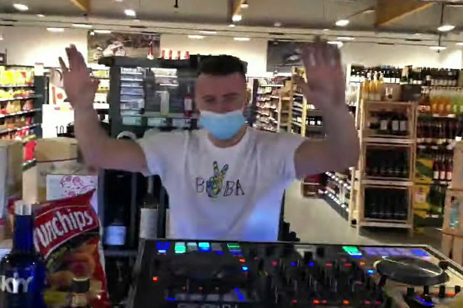 Ein Facebook-Video lud die Edeka-Kunden zum Shopping mit DJ ein.