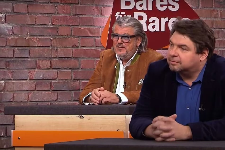 Trotz großer Konkurrenz - unter anderem von Daniel Meyer (52, r.) darf sich Roman Runkel (65) über den Deal freuen.