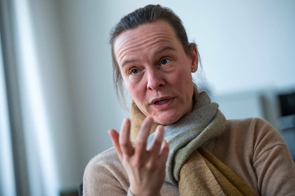 Berlins Justizsenatorin Lena Kreck (41, Linke) möchte Maßnahmen ergreifen, um die Wucht von Zwangsräumungen auf Berliner Mieter etwas herunterzufahren.