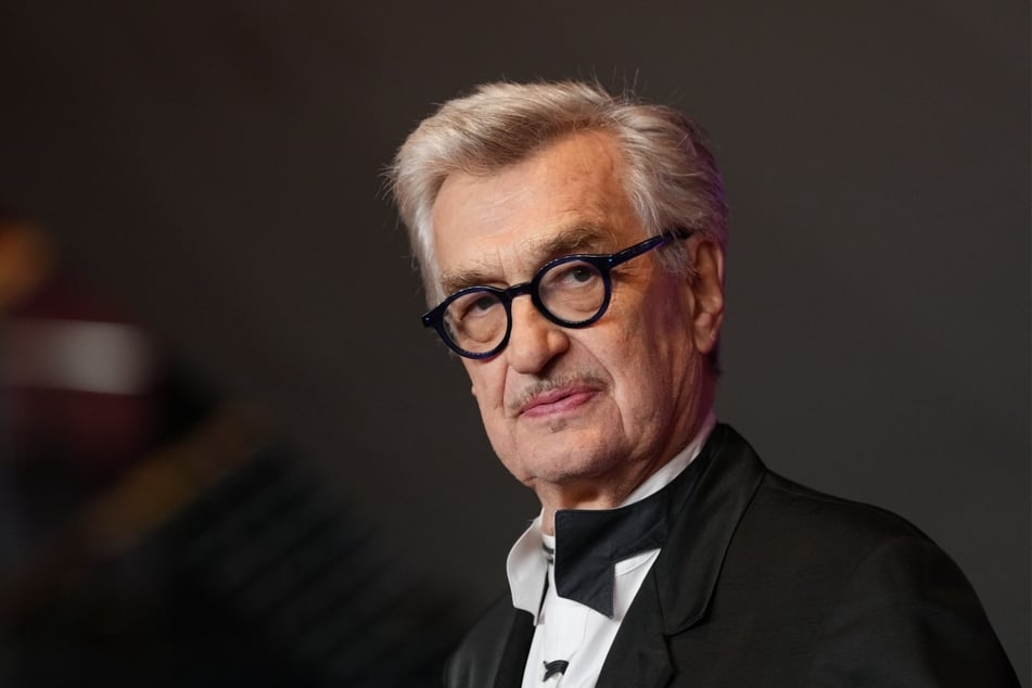 Zunächst sah alles nach einem erbitterten Rechtsstreit aus. Jetzt veröffentlichte Wim Wenders (80) plötzlich eine Entschuldigung.