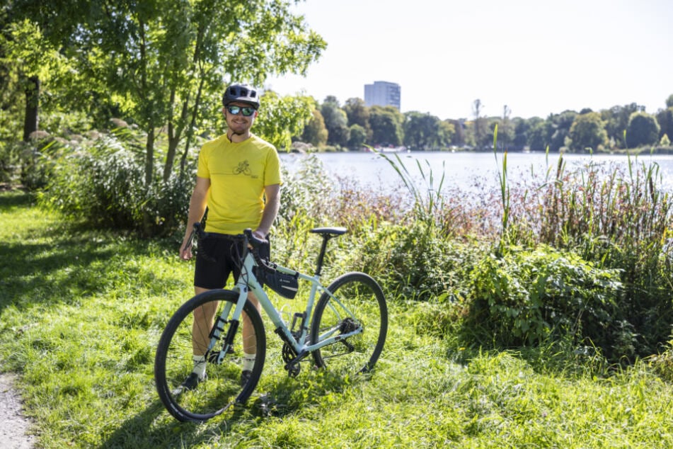 Kevin Hofmann (22) ist bei dem schönen Wetter gern mit dem Fahrrad unterwegs.