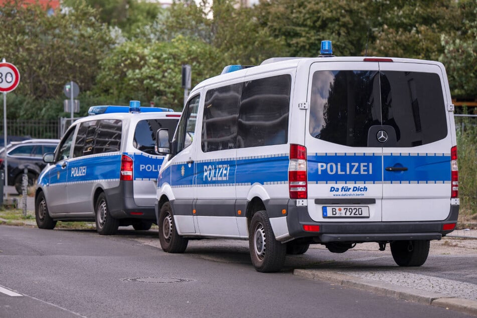 Auch in Hellersdorf musste die Polizei am Sonntag zu einem Fußballspiel ausrücken. (Archivfoto)