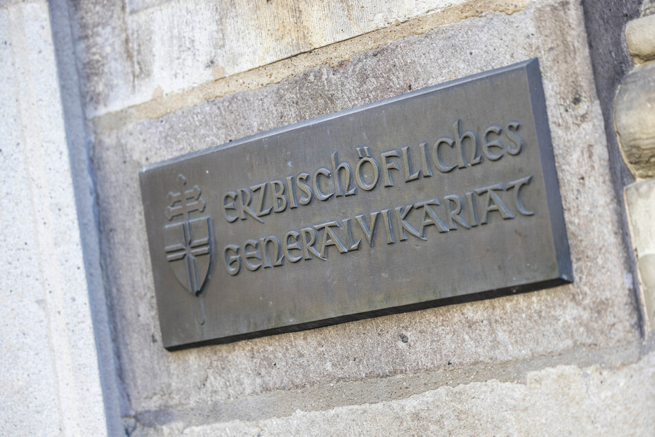 Die Kölner Staatsanwaltschaft ging im Juni gegen einen Mitarbeiter des Erzbistums vor, der des Besitzes von Kinderpornografie verdächtigt wurde. Er arbeitet inzwischen nicht mehr im Generalvikariat.