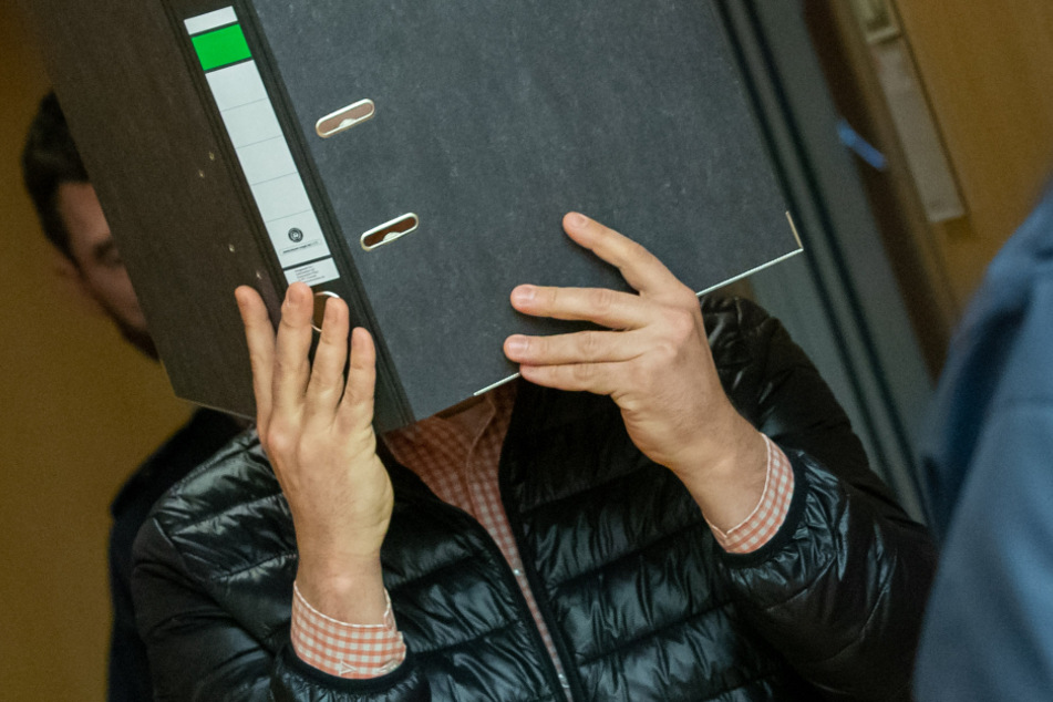 Logopäde missbrauchte behinderte Jungen dutzende Male sexuell: lange Haftstrafe