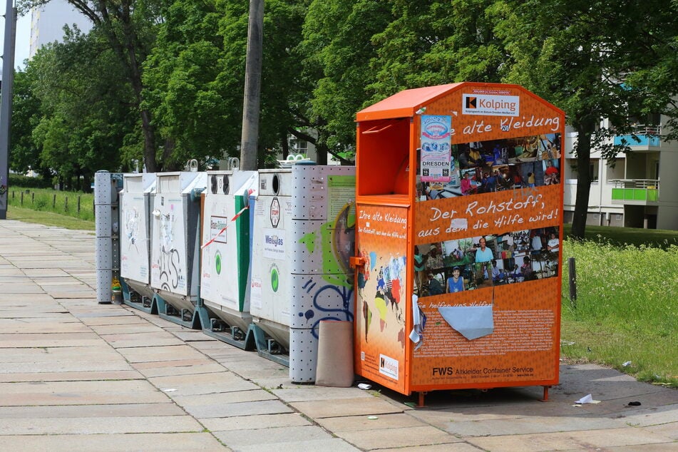 Rund 380 öffentliche Altkleidercontainer gibt es in Dresden, 49 davon (in Orange) betreibt das Kolpingwerk.