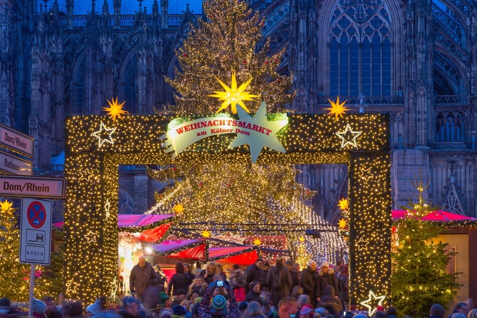 Fast so eindrucksvoll wie das weltberühmte Bauwerk selbst ist auch der Weihnachtsmarkt am Kölner Dom.