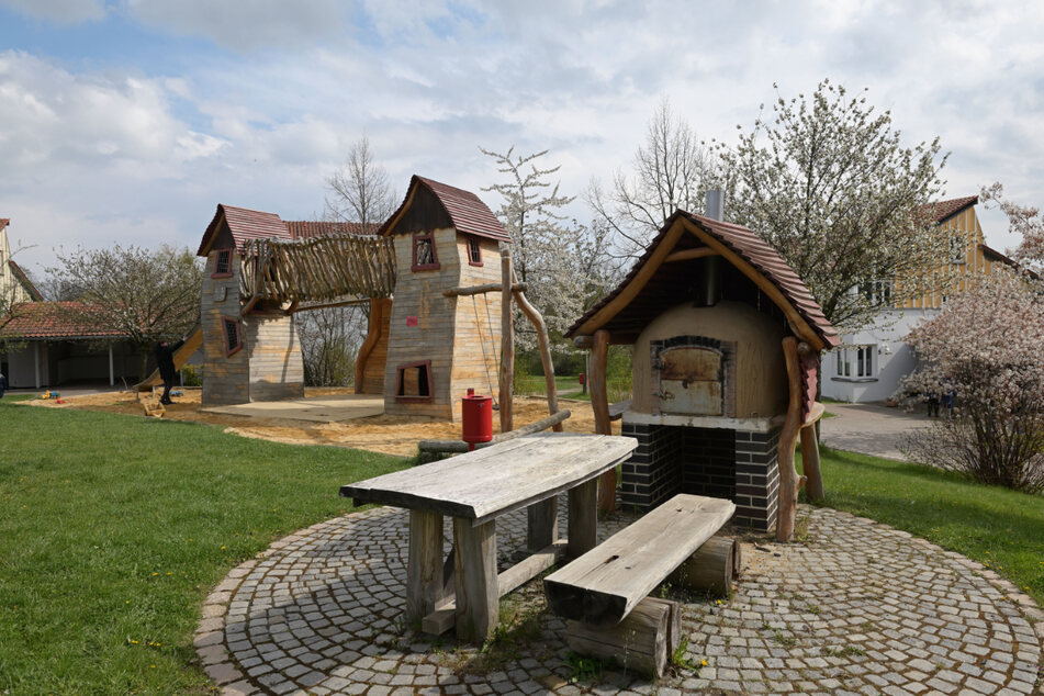 Zu dem Gelände in Zwickau gehört auch dieser schöne Spielplatz.