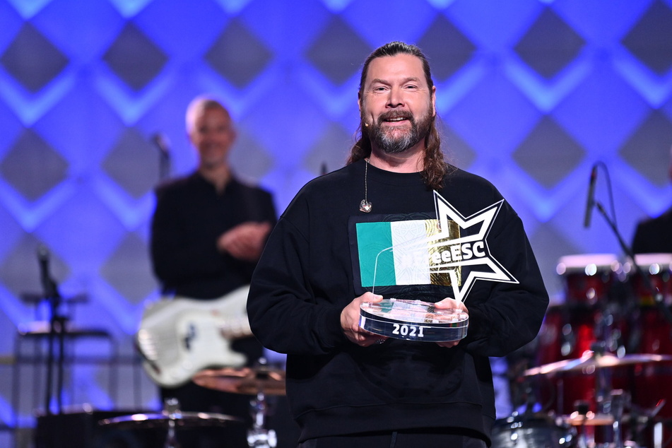 Lange war es ein enges Kopf-an-Kopf-Rennen: Am Ende sicherte sich der Ire Rea Garvey (48, "The One") den Titel für sein Heimatland beim "Free European Song Contest".