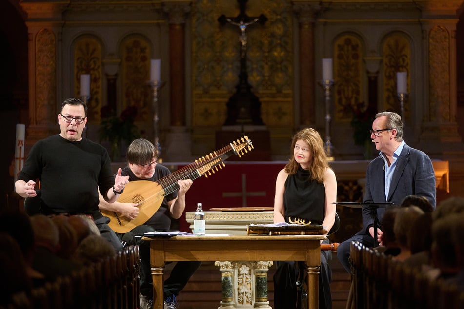 Matthias Brandt (64) trat mit Musikensemble auf.