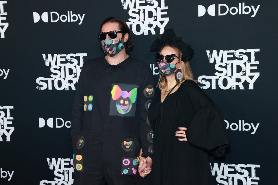 Im Jahr 2021 lernten sich der Radioonkologe Daniel Bernad und die erfolgreiche Musikerin Sia (49) kennen.