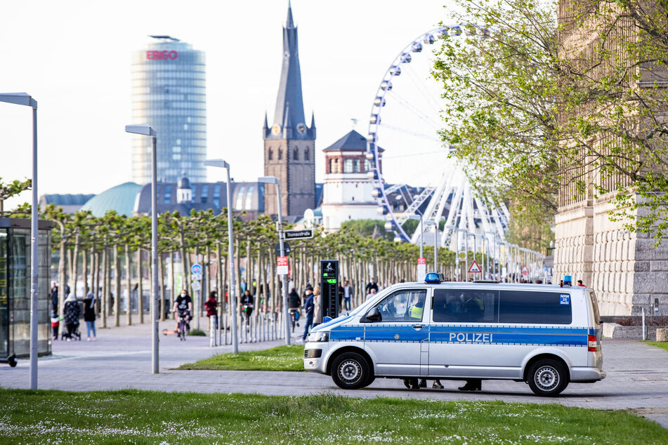 Der 23-Jährige war am Rande der Düsseldorfer Altstadt von dem 55-Jährigen attackiert worden.