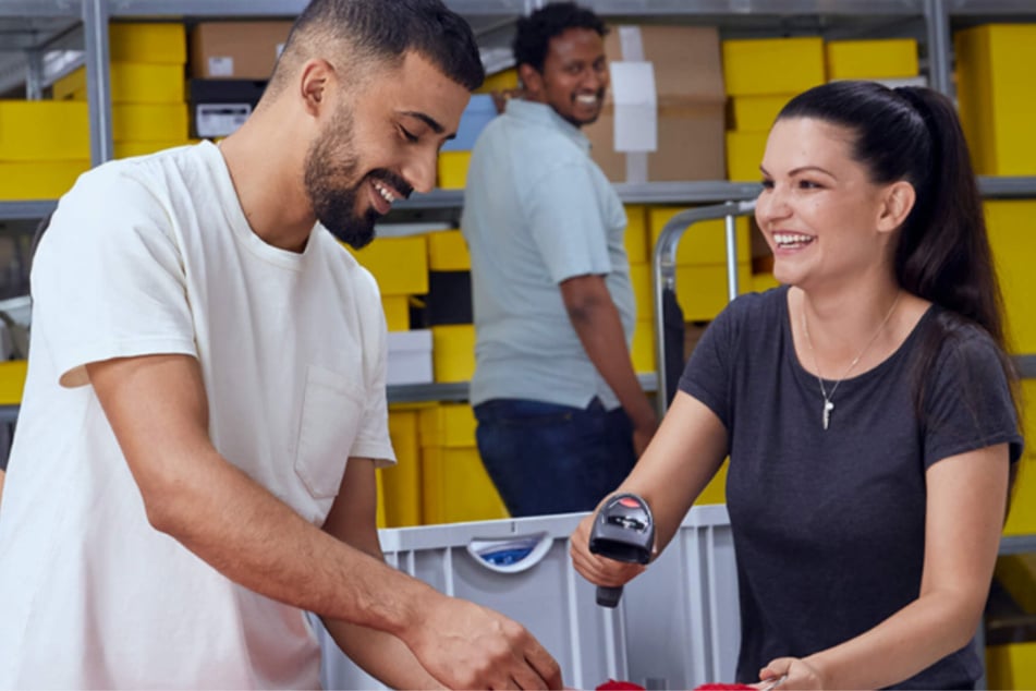 Gemeinsam werden die hochwertigen Produkte gepickt, kontrolliert und wie ein Geschenk verpackt.