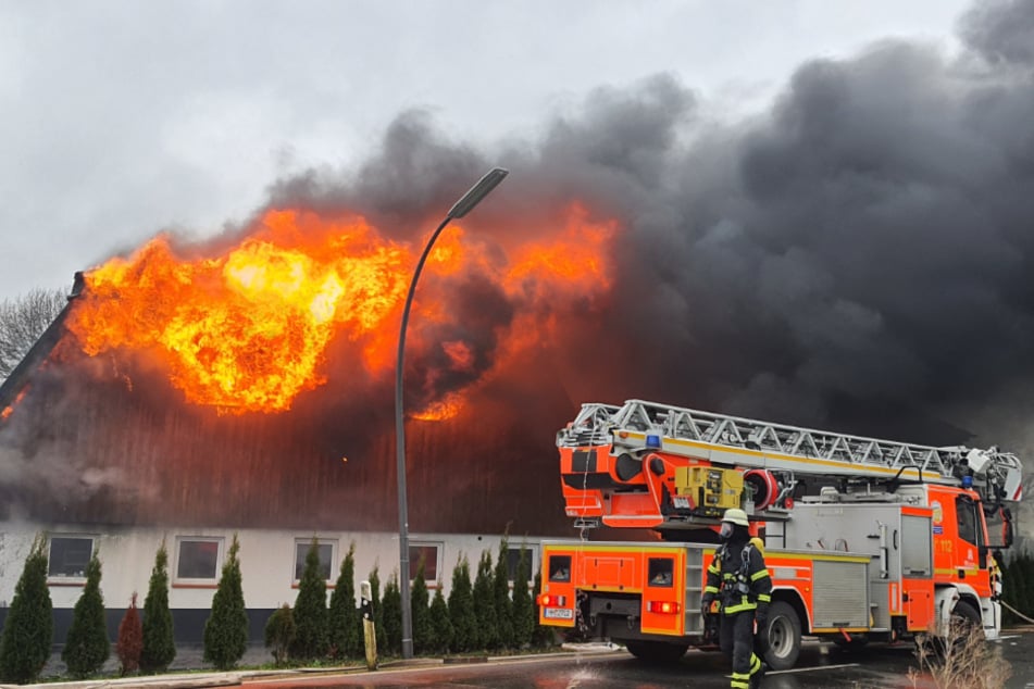 Ein regelrechtes Flammen-Inferno war nach der Explosion entfacht.