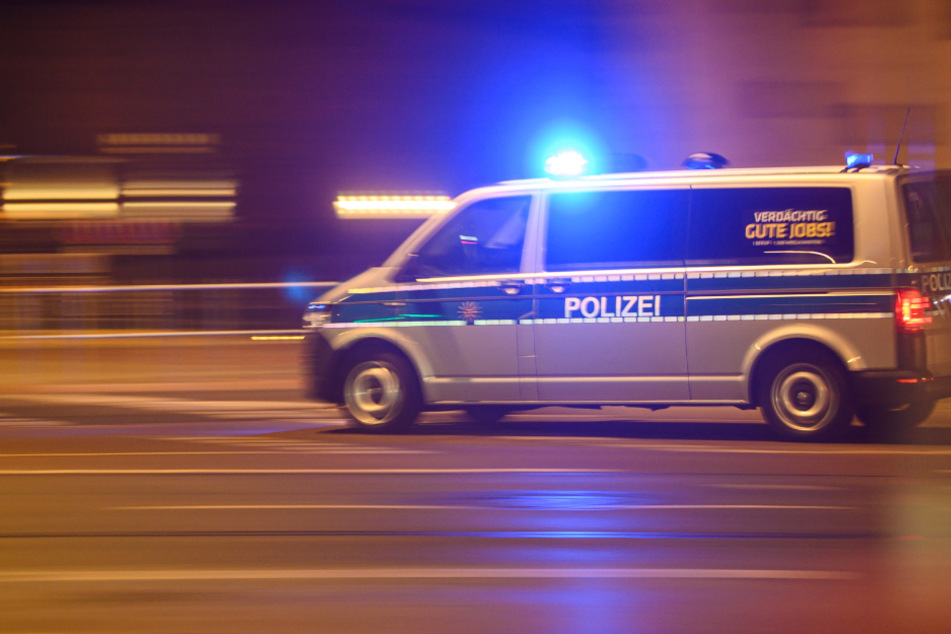 Die Polizei musste am Dienstag zu einem nächtlichen Einsatz nach Dresden-Weißig. (Symbolbild)