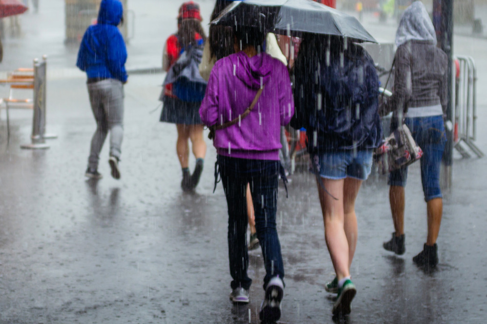 Es regnet Gift: Wissenschaftler aus Zürich und Stockholm haben sogenannte PFAS-Chemikalien in Regenwasser und Schnee nachgewiesen.