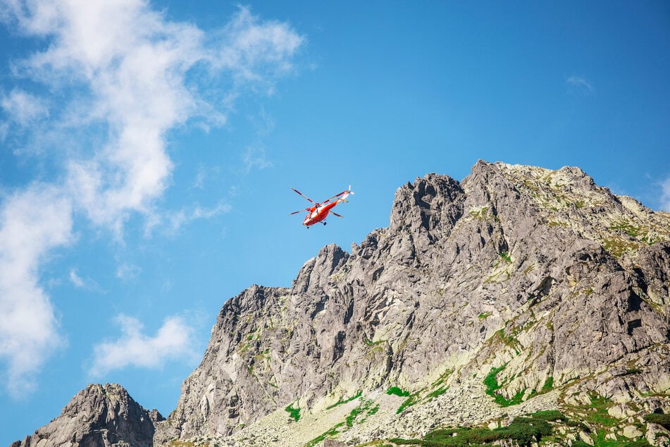 Sämtliche Wiederbelebungsversuche scheiterten. Schlussendlich musste der 36-jährige Deutsche mit einem Hubschrauber geborgen werden. (Symbolbild)
