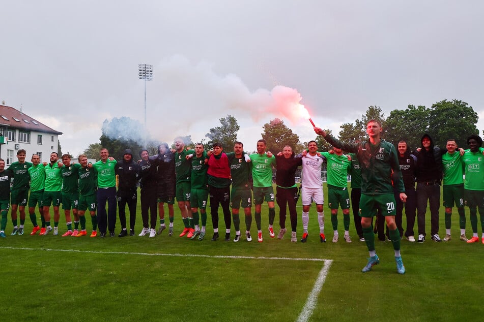 Für Florian Kirstein (29) war es das letzte Spiel für die BSG Chemie Leipzig. Gemeinsam mit seinen Mannschaftskollegen verabschiedete er sich am Sonntag von den Fans.