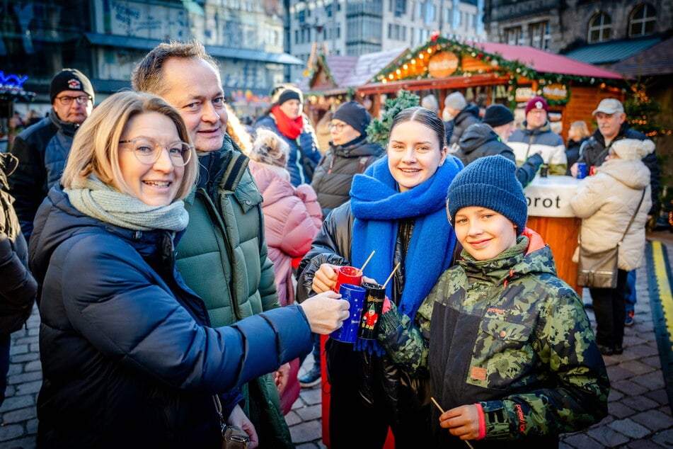 Familie Wolf aus Niederfrohna hat am Sonntagnachmittag einen Ausflug auf den Chemnitzer Neumarkt gemacht.