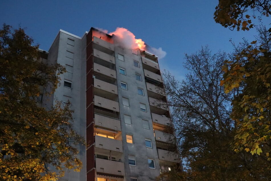 Das Wohnhaus wurde am frühen Morgen teilweise evakuiert.