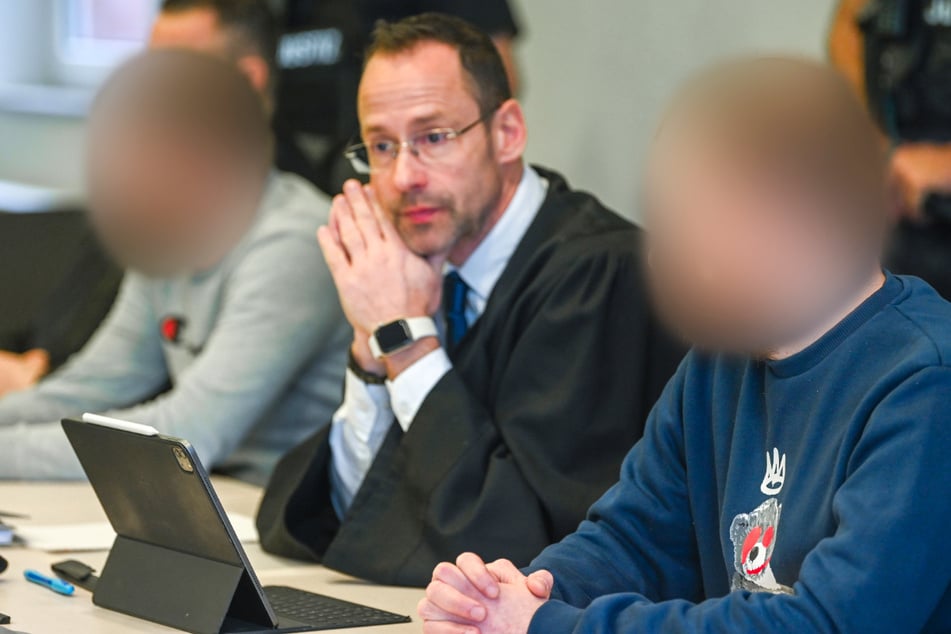 Feuer gelegt, um Geld damit zu verdienen? Fotografen-Duo muss sich vor Gericht verantworten