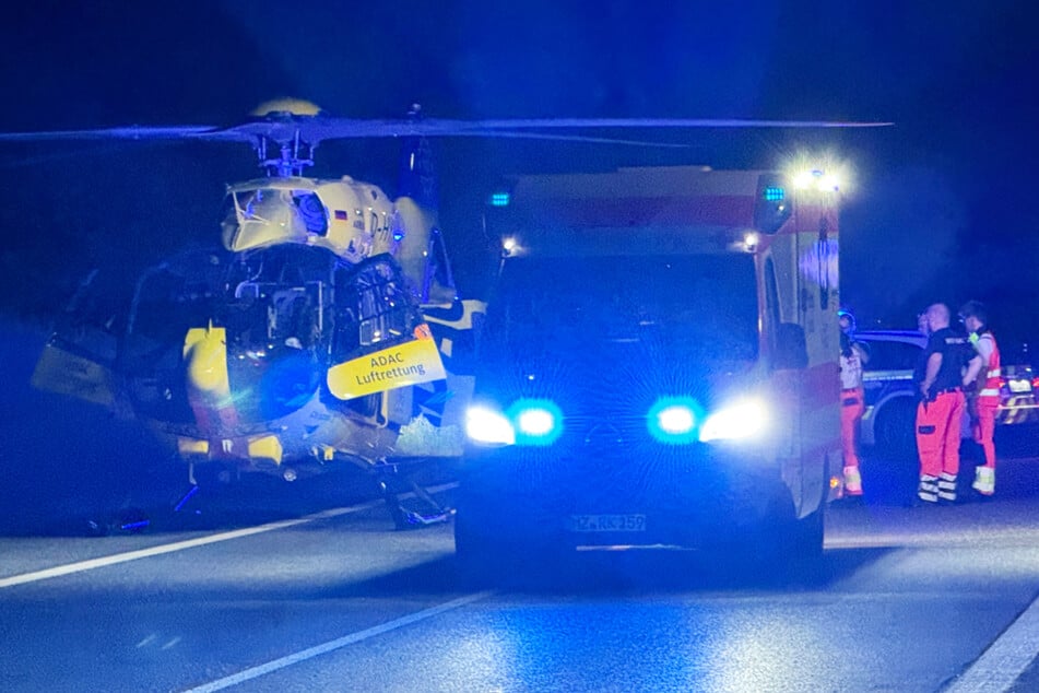 Er musste mit einem Rettungshubschrauber in eine Klinik geflogen werden.