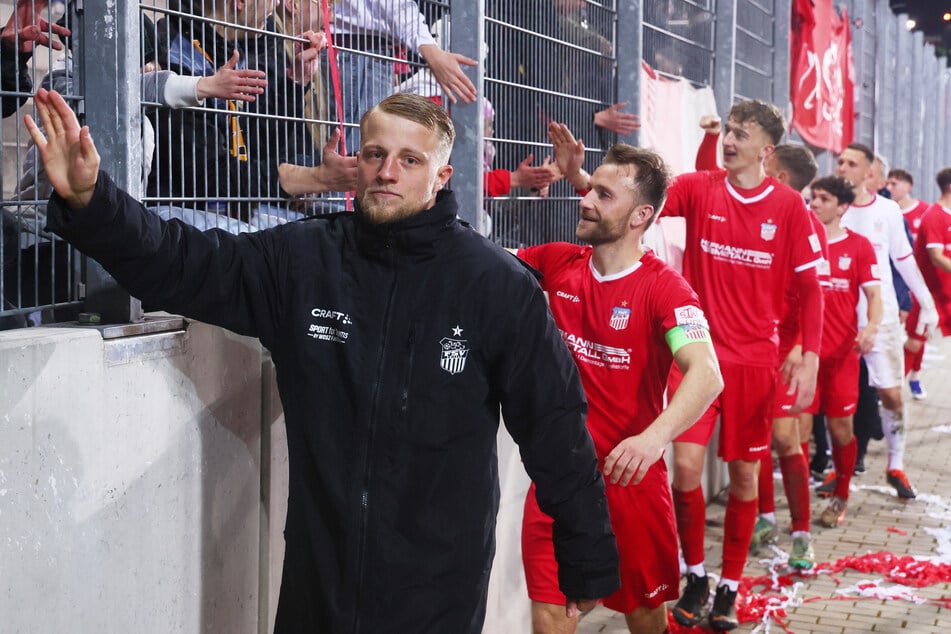 Theo Martens (22, vorn) hat beim FSV verlängert.
