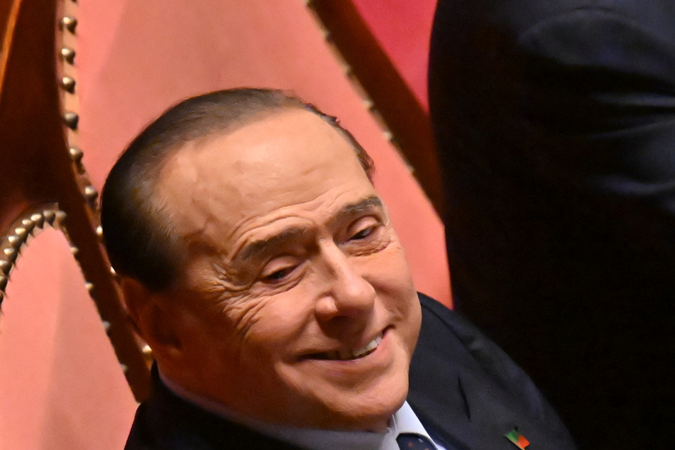 Der ehemalige italienische Ministerpräsident Silvio Berlusconi sorgt mit Äußerungen zum Ukraine-Krieg für Irritationen.